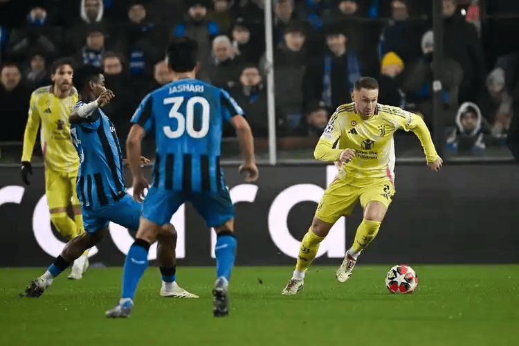 爆文标题：欧冠焦点大战！勒沃库森主场残阵顽抗，阿森纳客场冲不败续写传奇