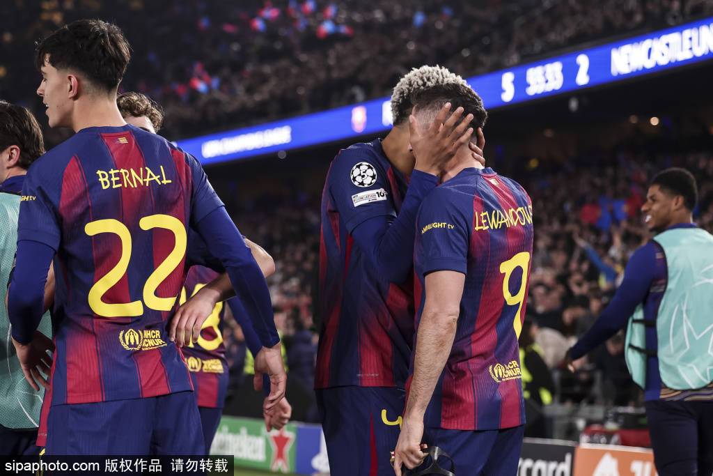 欧冠生死战前夜,巴萨中场“迷雾”重重:弗里克如何解开德容与伤病之困?